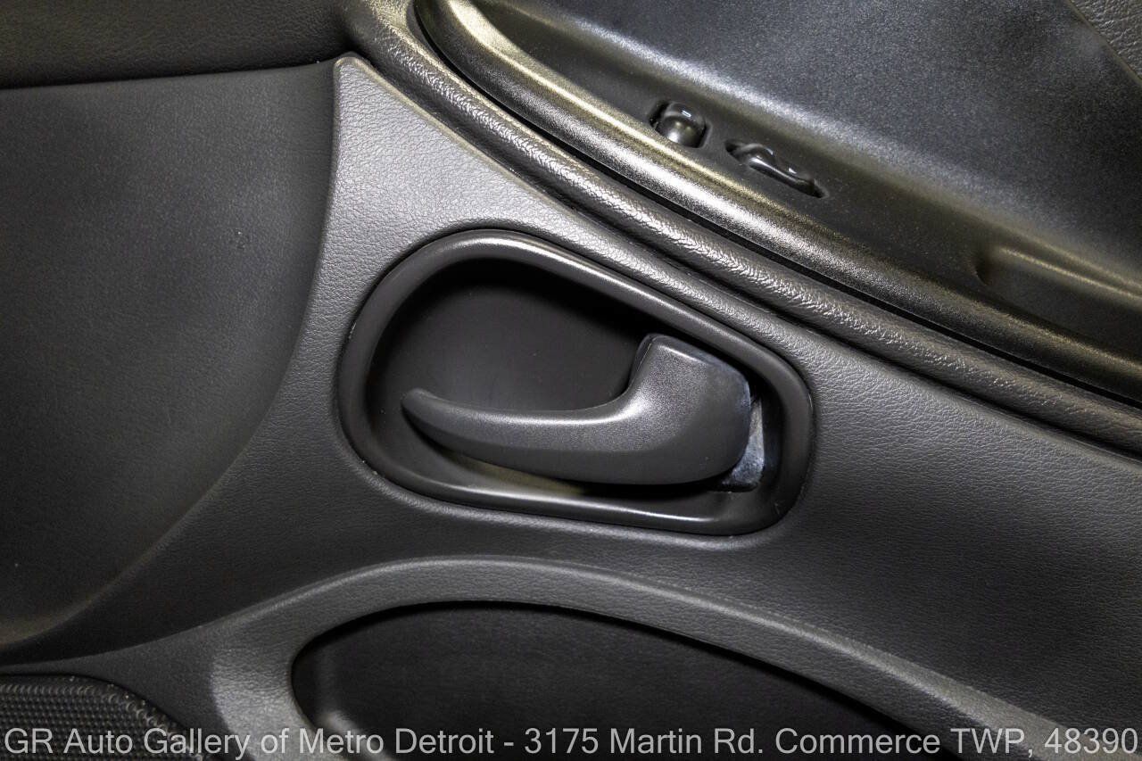 Used 2004 Ford Mustang Mach 1 RWD image 37