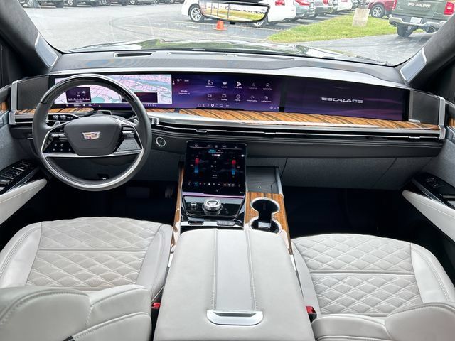 Used 2025 Cadillac Escalade Sport Platinum w/ LPO, Floor Liner Package AWD/4WD image 28