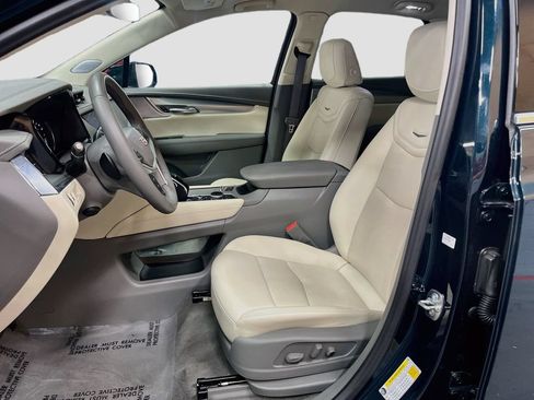 Used 2025 Cadillac XT5 Premium Luxury w/ LPO, Floor Liner Package AWD/4WD image 21