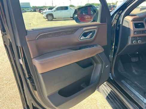 Used 2023 Chevrolet Tahoe High Country AWD/4WD image 10