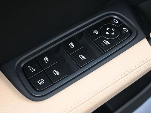 New 2026 Porsche Cayenne S image 19