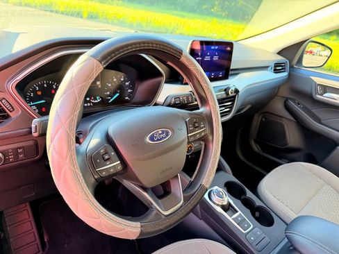 Used 2021 Ford Escape SE FWD image 9