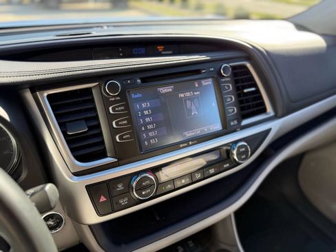 Used 2015 Toyota Highlander XLE image 22