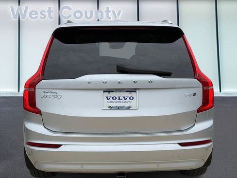 Certified 2022 Volvo XC90 T6 Momentum w/ Advanced Package image 6