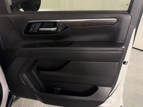 Used 2025 Chevrolet Suburban Z71 AWD/4WD image 34