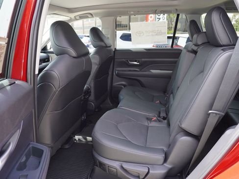 New 2026 Toyota Grand Highlander FWD image 10