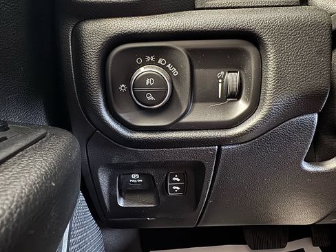 Used 2020 RAM 1500 Big Horn AWD/4WD image 39