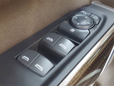 Used 2022 Chevrolet Silverado 1500 LT image 11