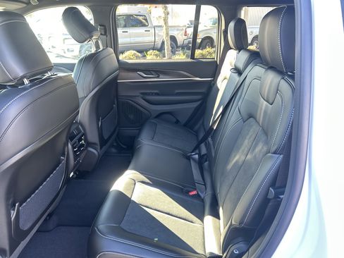 New 2026 Jeep Grand Cherokee Altitude image 32