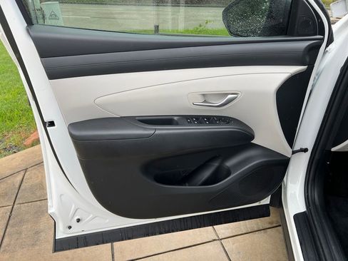 Used 2025 Hyundai Tucson SE FWD image 16