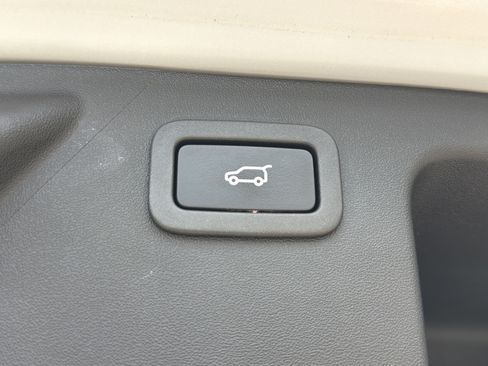 Used 2019 Land Rover Discovery Sport image 23