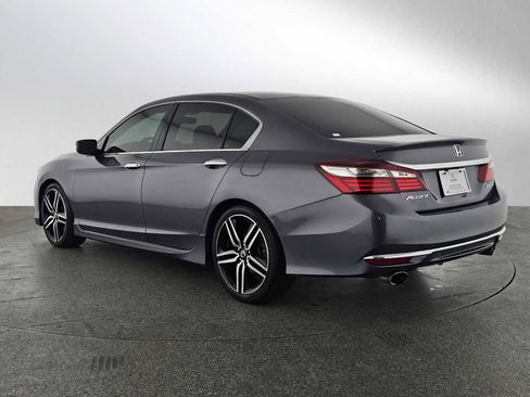 Used 2017 Honda Accord Sport image 5