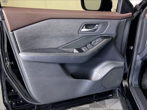 Used 2022 Nissan Rogue SV FWD image 22