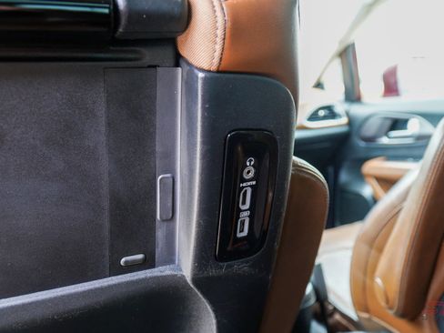 Used 2017 Chrysler Pacifica Limited image 28