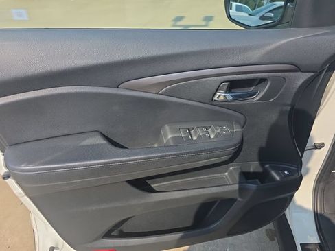 Used 2017 Honda Pilot EX image 10