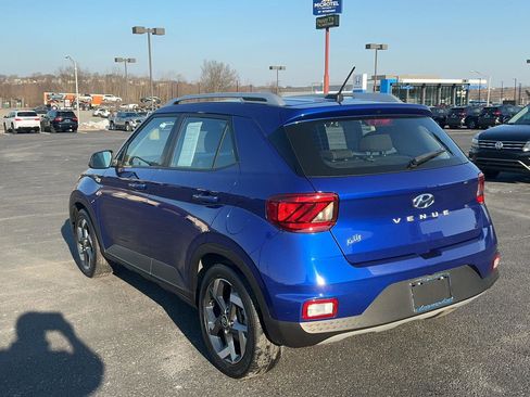 Certified 2023 Hyundai Venue SEL image 9