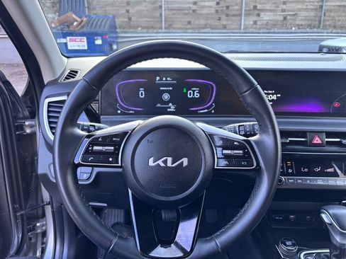 Used 2025 Kia Seltos S AWD/4WD image 15