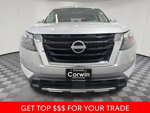 Used 2025 Nissan Pathfinder SL AWD/4WD image 2