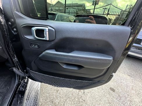 Used 2021 Jeep Wrangler Unlimited Sahara w/ Safety Group AWD/4WD image 17