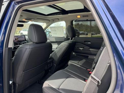 New 2026 Nissan Pathfinder SL AWD/4WD image 18