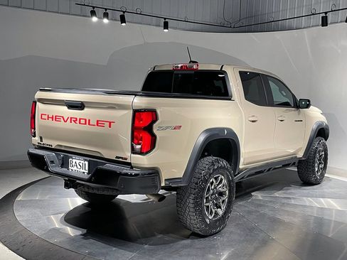 Used 2024 Chevrolet Colorado ZR2 w/ Technology Package AWD/4WD image 11