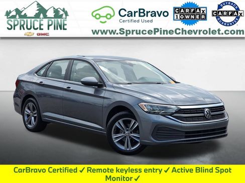 Used 2024 Volkswagen Jetta SE FWD image 1