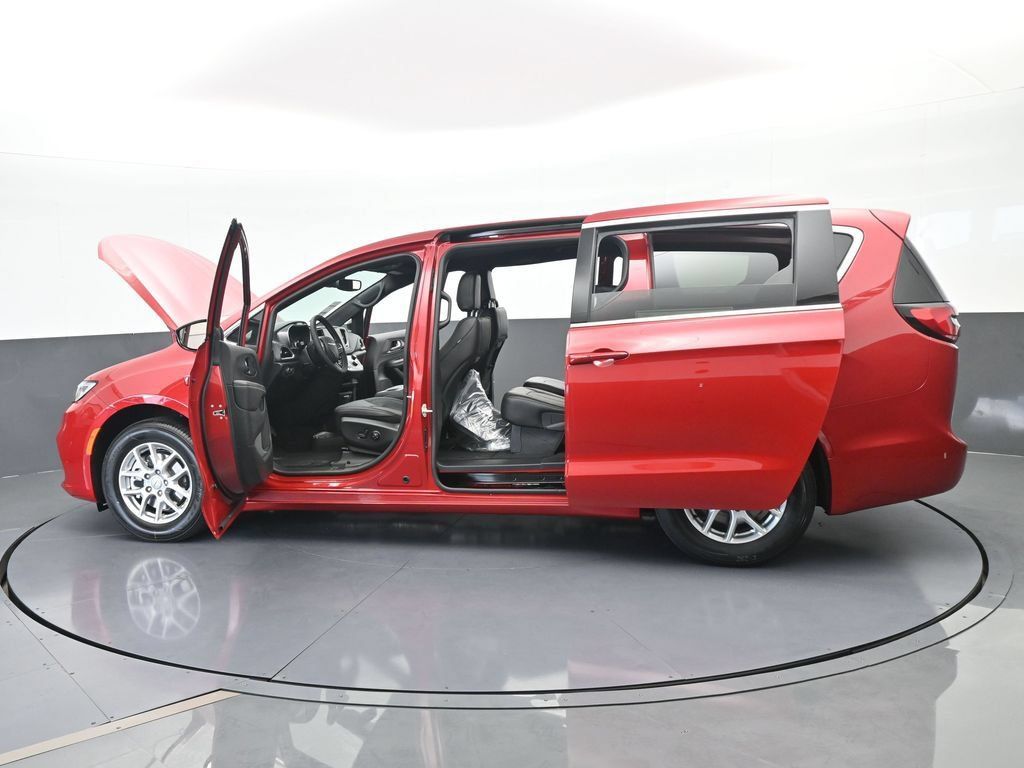 New 2026 Chrysler Pacifica Select FWD image 70