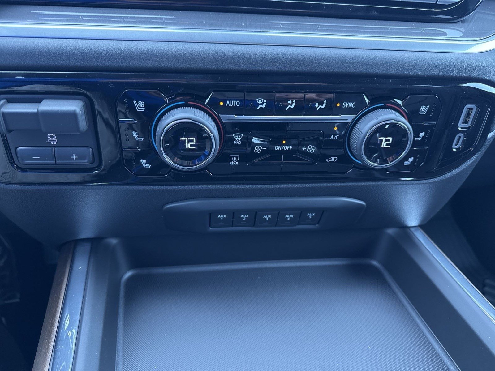 New 2026 Chevrolet Silverado 2500 High Country w/ High Country Premium Package AWD/4WD image 18
