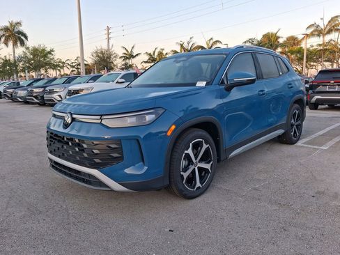 New 2026 Volkswagen Tiguan SE image 3