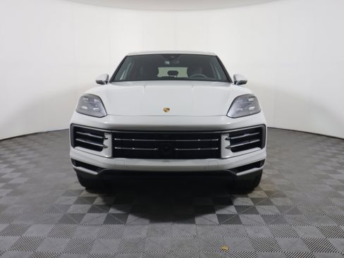 Used 2025 Porsche Cayenne image 10