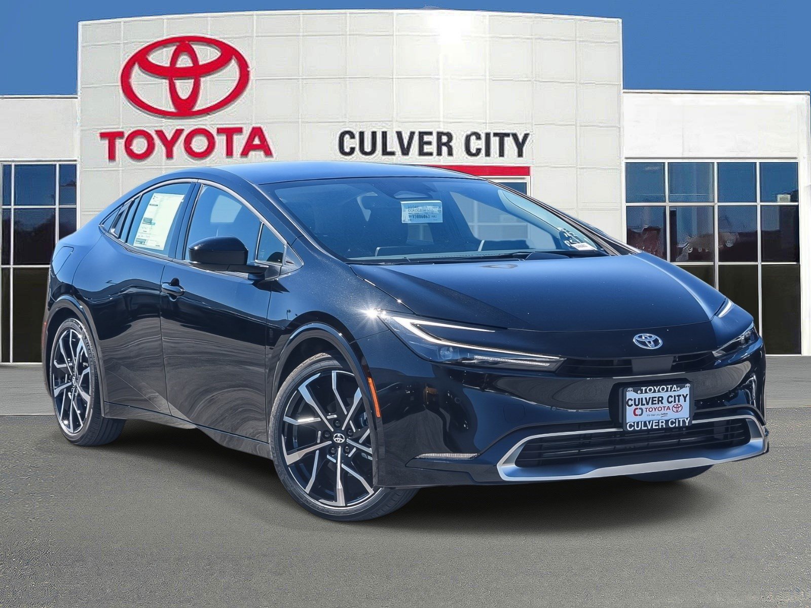 New 2027 Toyota Prius Plug-In Hybrid FWD image 1
