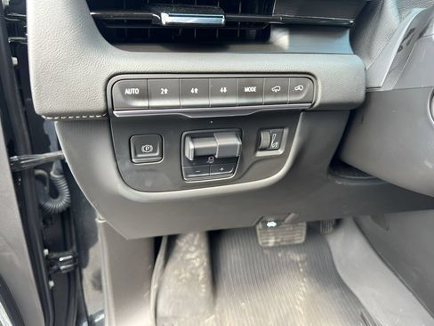 Used 2023 Cadillac Escalade Sport w/ LPO, ONYX Package AWD/4WD image 13