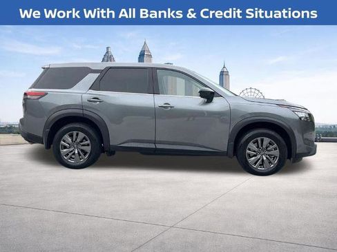 Certified 2025 Nissan Pathfinder S FWD image 24