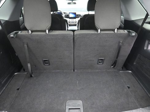 Used 2023 Ford Explorer XLT image 9