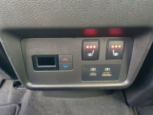 Used 2022 Nissan Rogue Platinum w/ Head-Up Display Package image 17