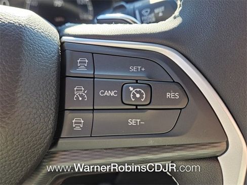 New 2025 Jeep Grand Cherokee L Laredo image 26