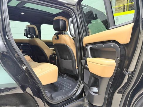 Used 2025 Land Rover Defender 110 X-Dynamic SE AWD/4WD image 48