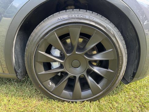 Used 2020 Tesla Model Y Long Range image 17