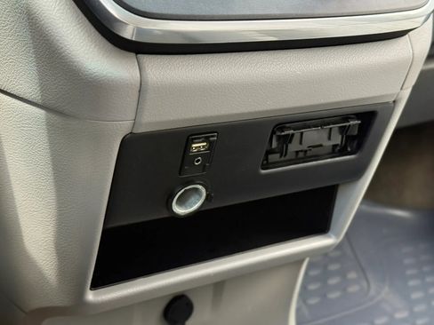 Used 2015 Toyota Sienna L FWD image 17