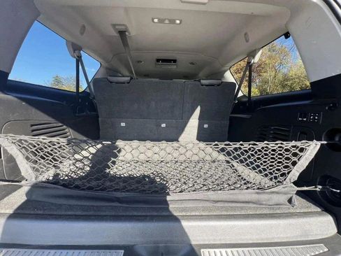 Used 2018 Chevrolet Suburban Premier image 30