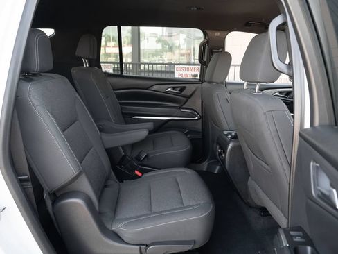 Used 2024 Chevrolet Traverse LT AWD/4WD image 43