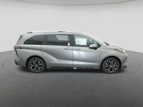 New 2026 Toyota Sienna Platinum image 11