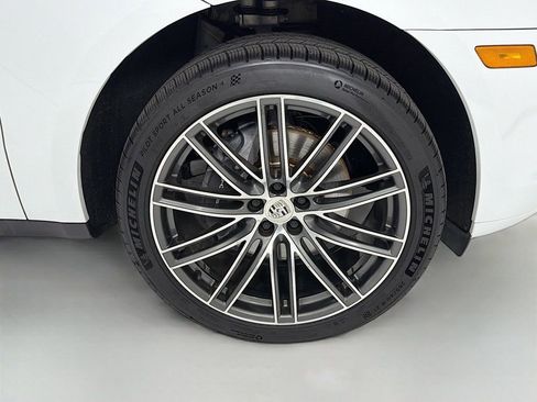 Certified 2023 Porsche Macan AWD/4WD image 35