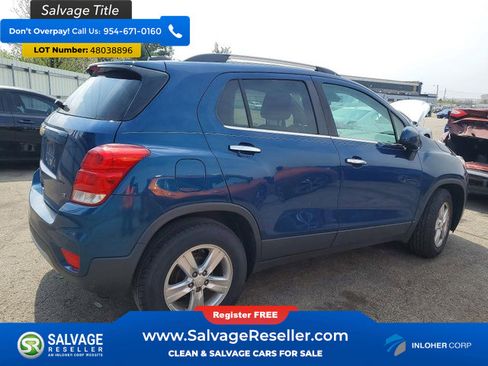 Used 2019 Chevrolet Trax LT w/ LT Convenience Package FWD image 4