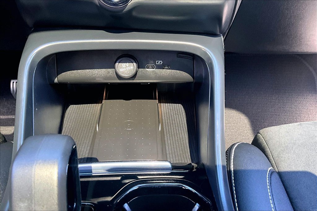 Used 2023 Volvo C40 P8 Recharge Plus AWD/4WD image 34