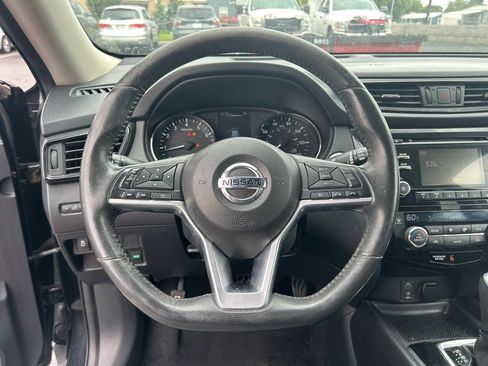 Used 2017 Nissan Rogue SV FWD image 22