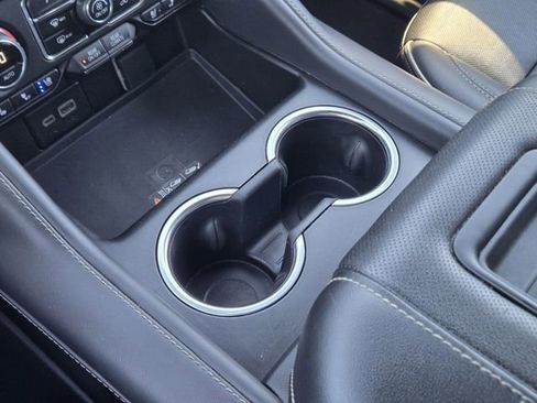 Used 2023 Chevrolet Suburban Premier image 21