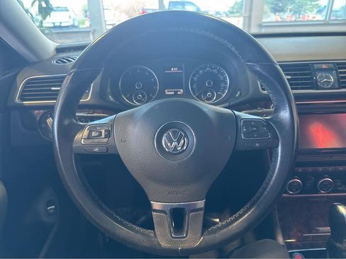 Used 2013 Volkswagen Passat 2.5 SEL Premium FWD image 18
