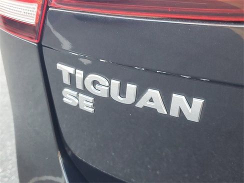 Used 2018 Volkswagen Tiguan SE image 6