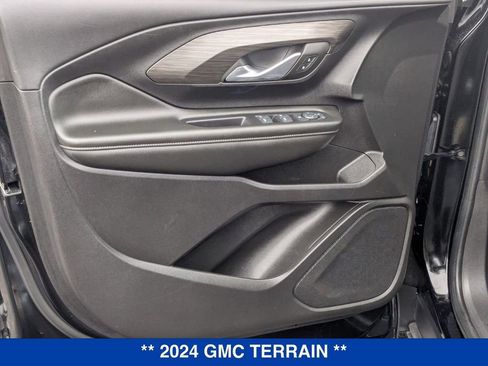 Used 2024 GMC Terrain SLE image 11